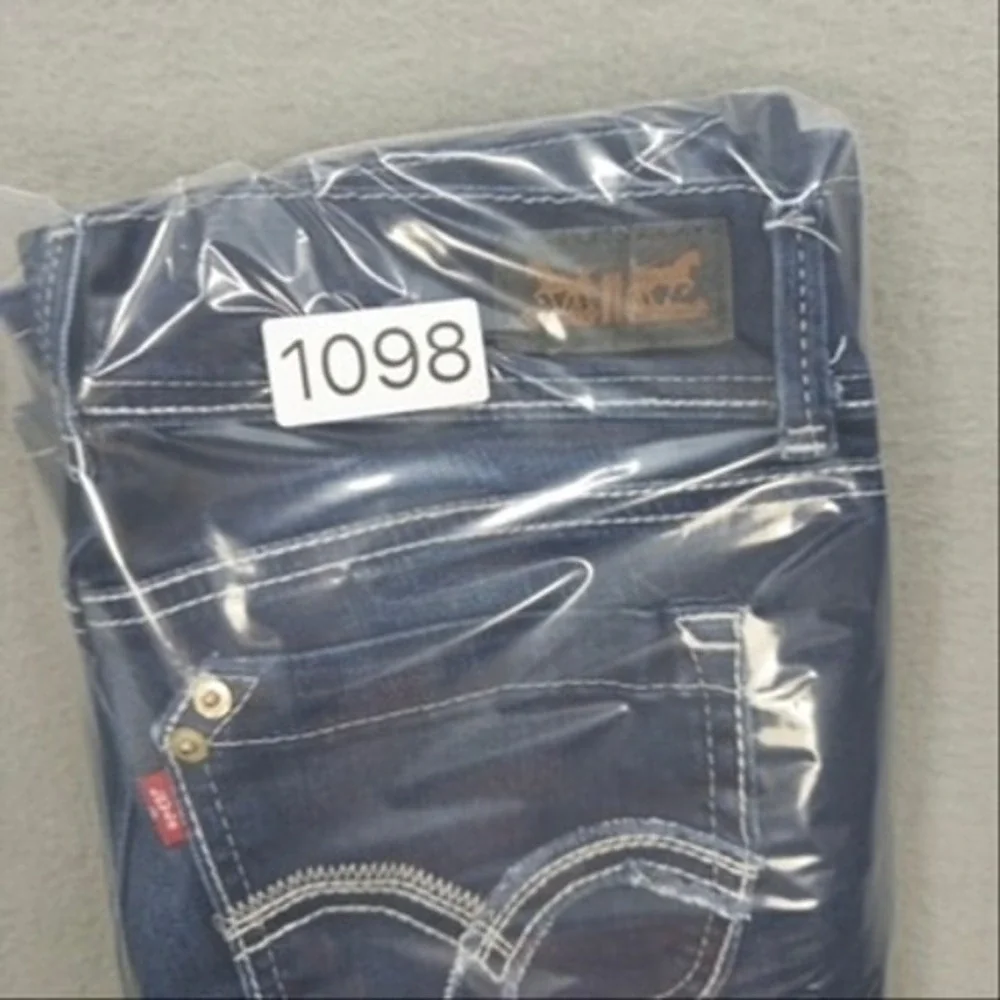Levis levis 524